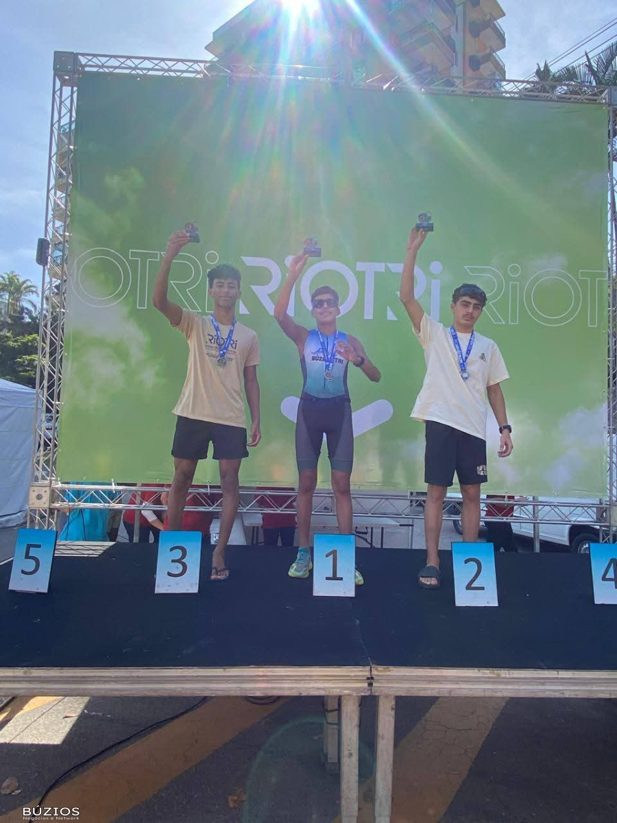 TRIO DE ATLETAS BUZIANOS